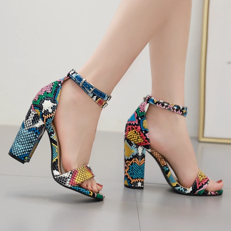 

Сандалии женские с открытым носком, босоножки на платформе и толстом высоком каблуке, со змеиным узором, вечерние туфли, лето 2021