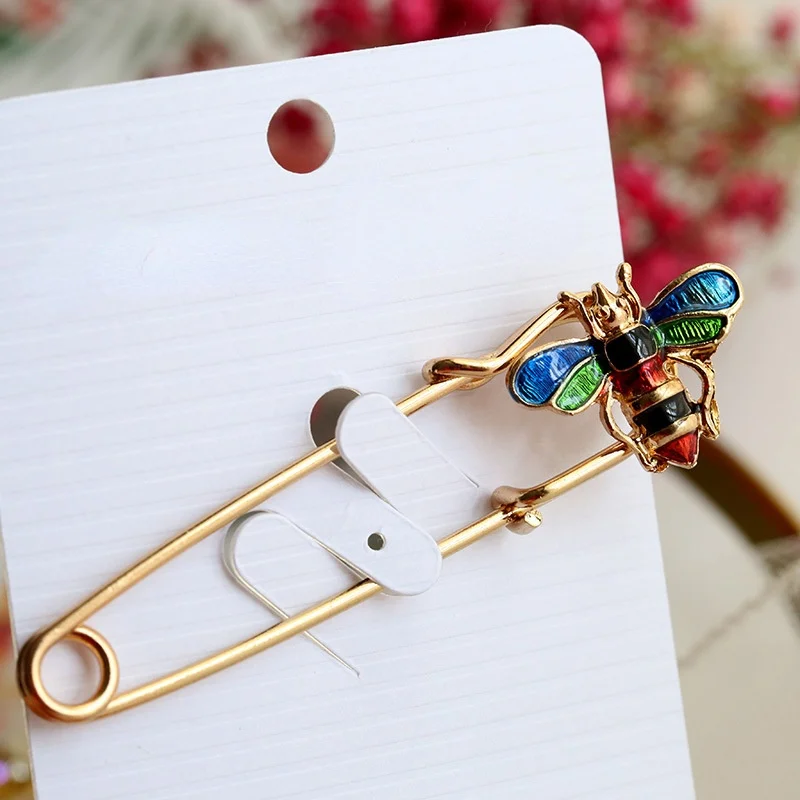 

Classic Small Bee Enamel Pin Brooches for Women Retro Antique Exquisite Hat Decorative Pin Female Scarf Buckle Brooch Jewelry
