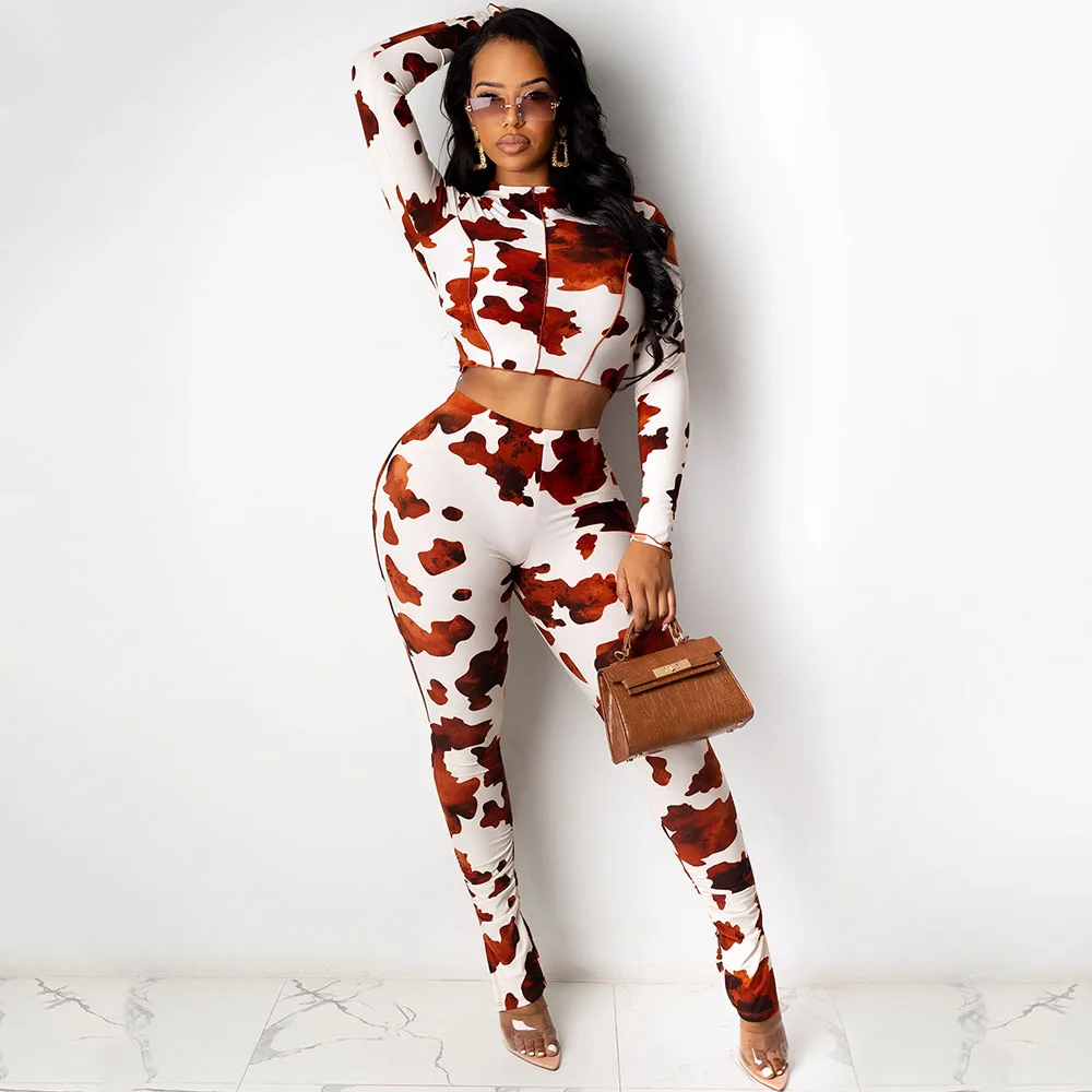 Женский спортивный костюм облегающий комплект из двух предметов короткий топ и