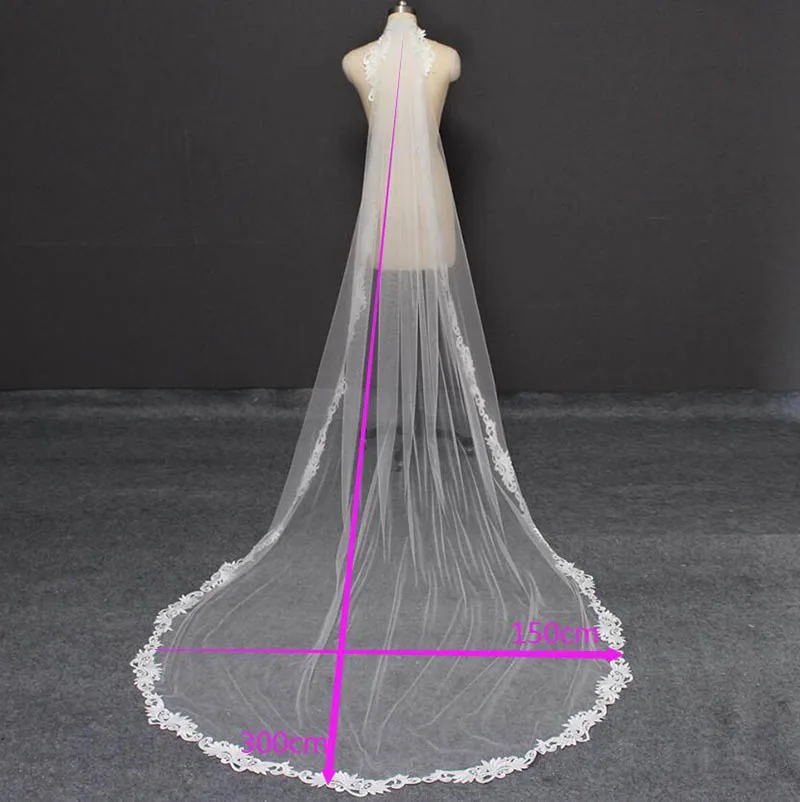 Фата свадебная короткая с гребнем элегантная кружевная 1 метр цвета слоновой