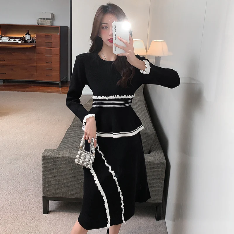 

Женский Повседневный комплект из 2 предметов, трикотажный пуловер с круглым вырезом и оборками и юбка-трапеция средней длины с высокой тали...