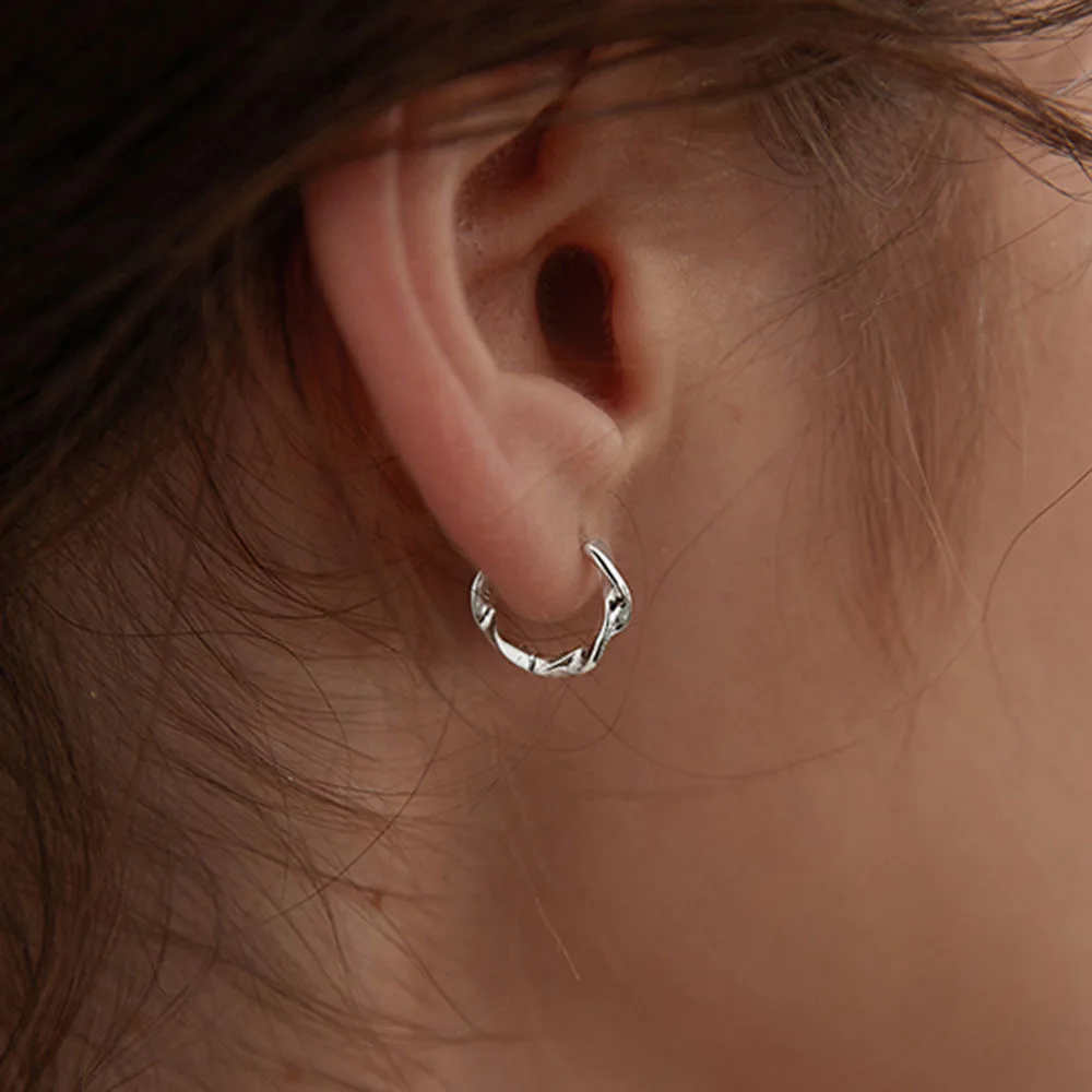 Hot Sale Korean Twisted Hoop Earrings Women 2022 Minimalist Metal Twisted Piercing Korean Fashion Jewelry Gift Cерьга 3