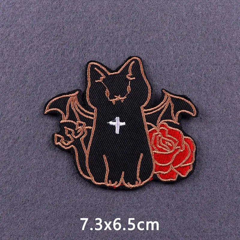 Термоклейкие нашивки с красным сердцем черепом в стиле панк | Дом и сад