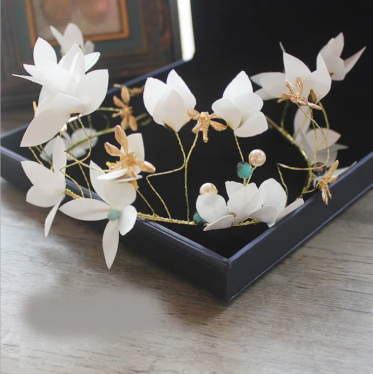 Тиара для волос с красными и белыми цветами романтическая Милая гирлянда