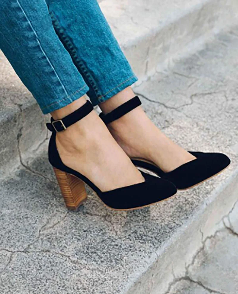 Женские замшевые босоножки с острым носком на высоком каблуке пряжкой F90316