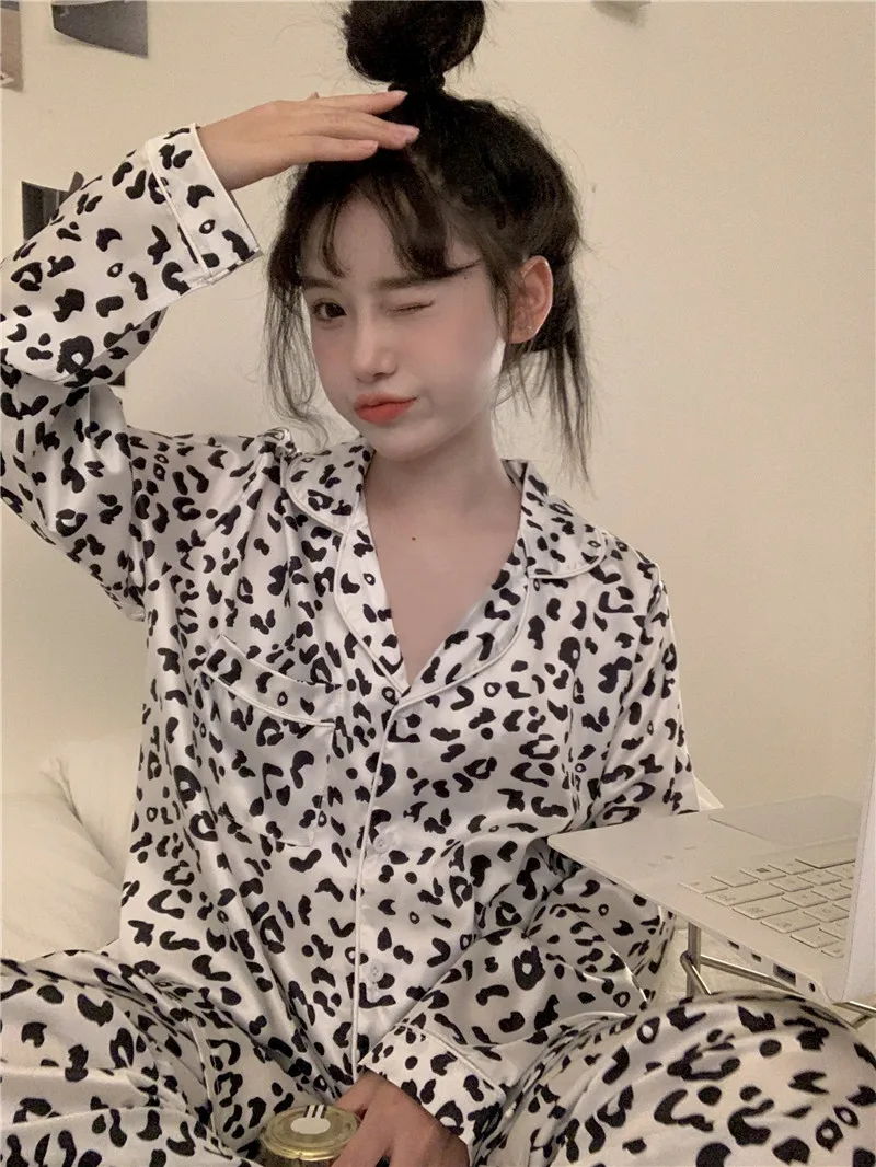 

Leopard Print Silk Autumn Pajamas Set Women Single Breasted Long Sleeve Shirts Tops + Trousers Set Two Piece Home Suit Korean