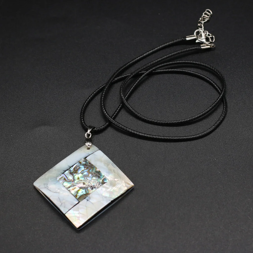 

Natural Geometry Mother of Pearl Shell Pendants Wax Thread Charm Necklace for Women Jewelry Gift Size 55x55mm Length 55cm