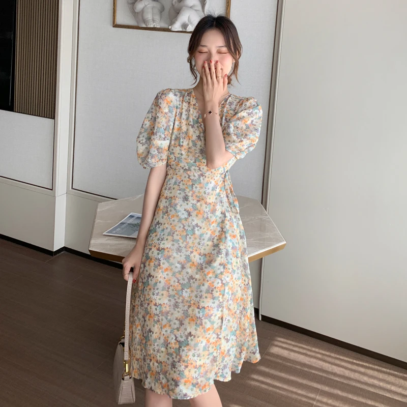 

2021 Summer Clothing New Short Sleeve Oil Painting Dress V-neck Chiffon Little Daisy French Floral Dress for Women Mid-Length