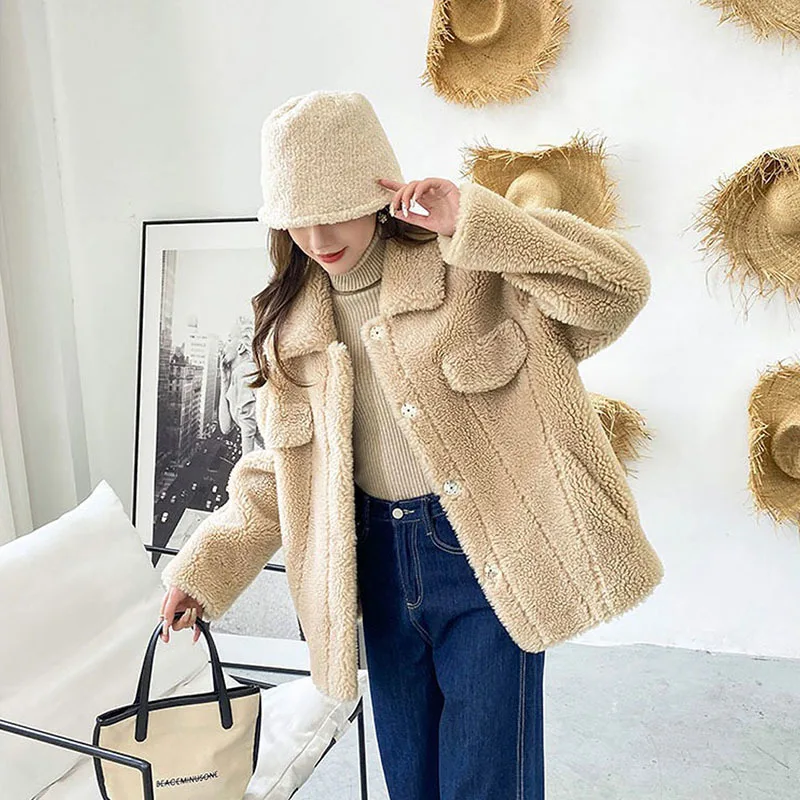 Зимняя женская короткая куртка из овечьего меха коричневая белая верблюжья