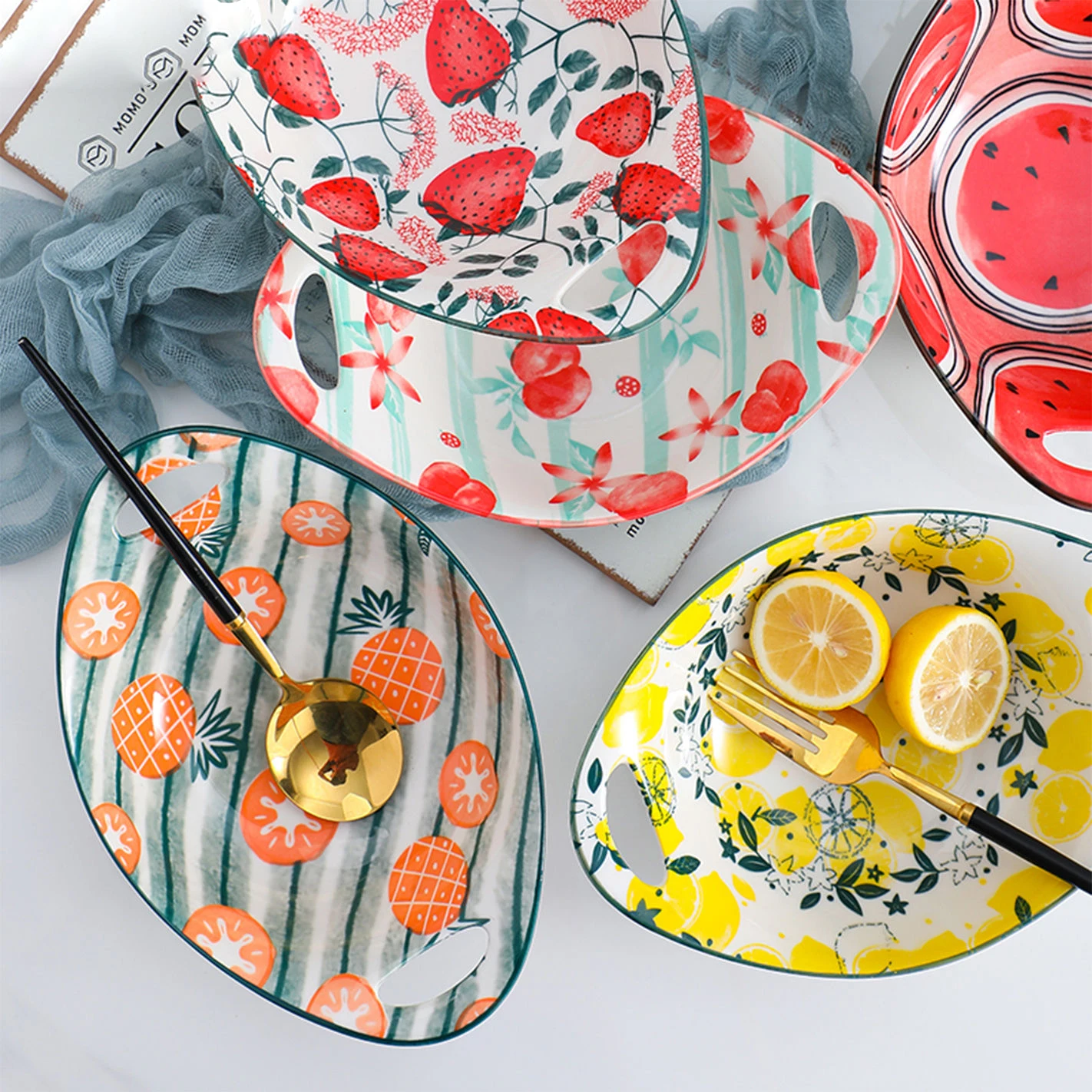 Послеобеденный чай керамическая тарелка лимонная фруктовая закуска салат