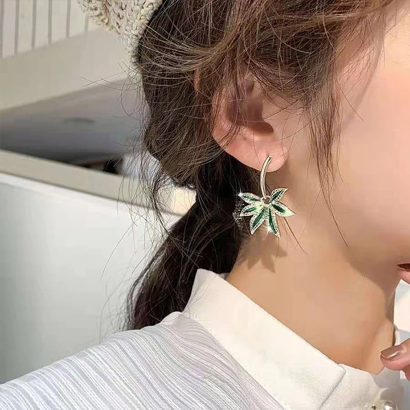 

2021 Fashion New Green Personalized Leaf Silver Needle Exquisite Earrings For Ladies Romantic Luxury Jewelry Gifts