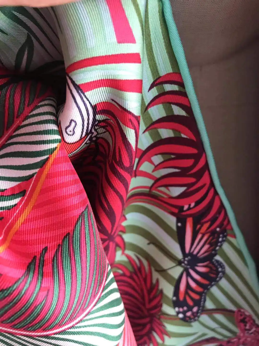 

2021 new arrival fashion elegant blue leopard 100% silk scarf 90*90 cm square shawl twill wrap for women lady girl