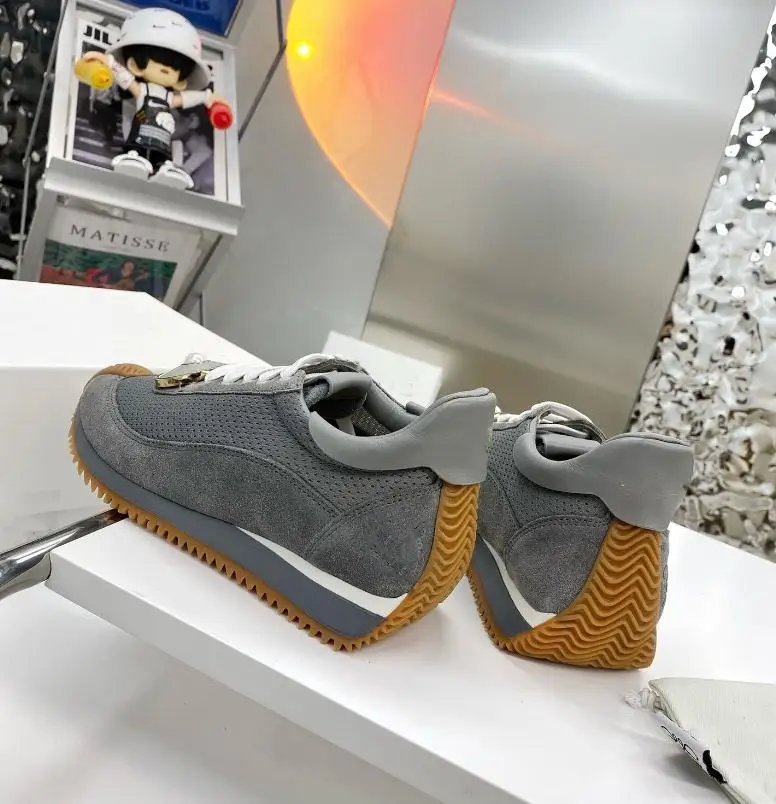 

Spring and Summer New Pearl Buckle Thick-soled Sneakers Women's Leather Casual Shoes Increase Couples Daddy Shoes Trend