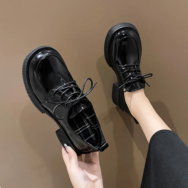 

Shoes On Heels 2021 Fashion Women Oxfords Clogs Platform All-Match Autumn Round Toe Female Footwear Casual Sneaker Patent Leat
