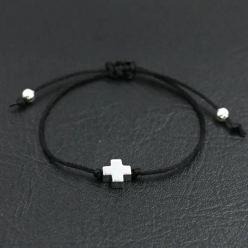 Браслет мужской/женский серебристый с красной нитью и крестиками