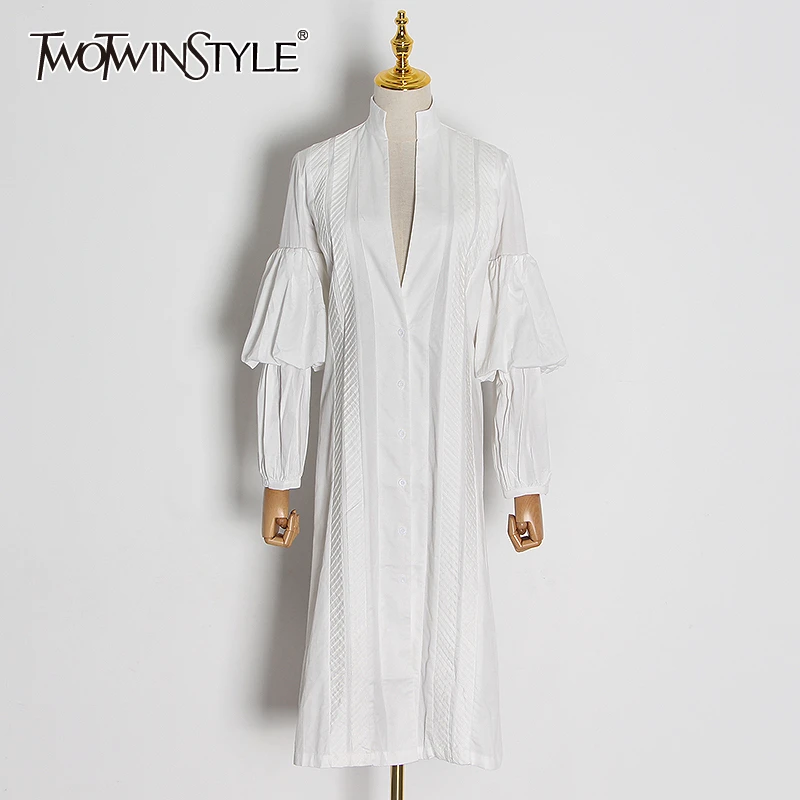 Платье миди с рюшами TWOTWINSTYLE повседневное Свободное платье v образным вырезом