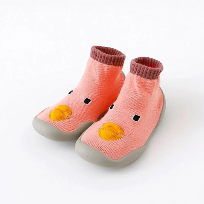 Pink Duck Обувь для маленьких девочек; первый шаг; вязаная детская обувь; мягкая резиновая подошва; теплые домашние тапочки с героями мультфильмов; сезон осень-зима; обувь для первых шагов - Цвет: Pink Duck