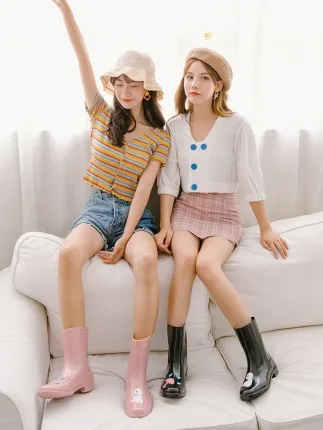 Модные женские сапоги карамельных цветов с милым мультяшным принтом на