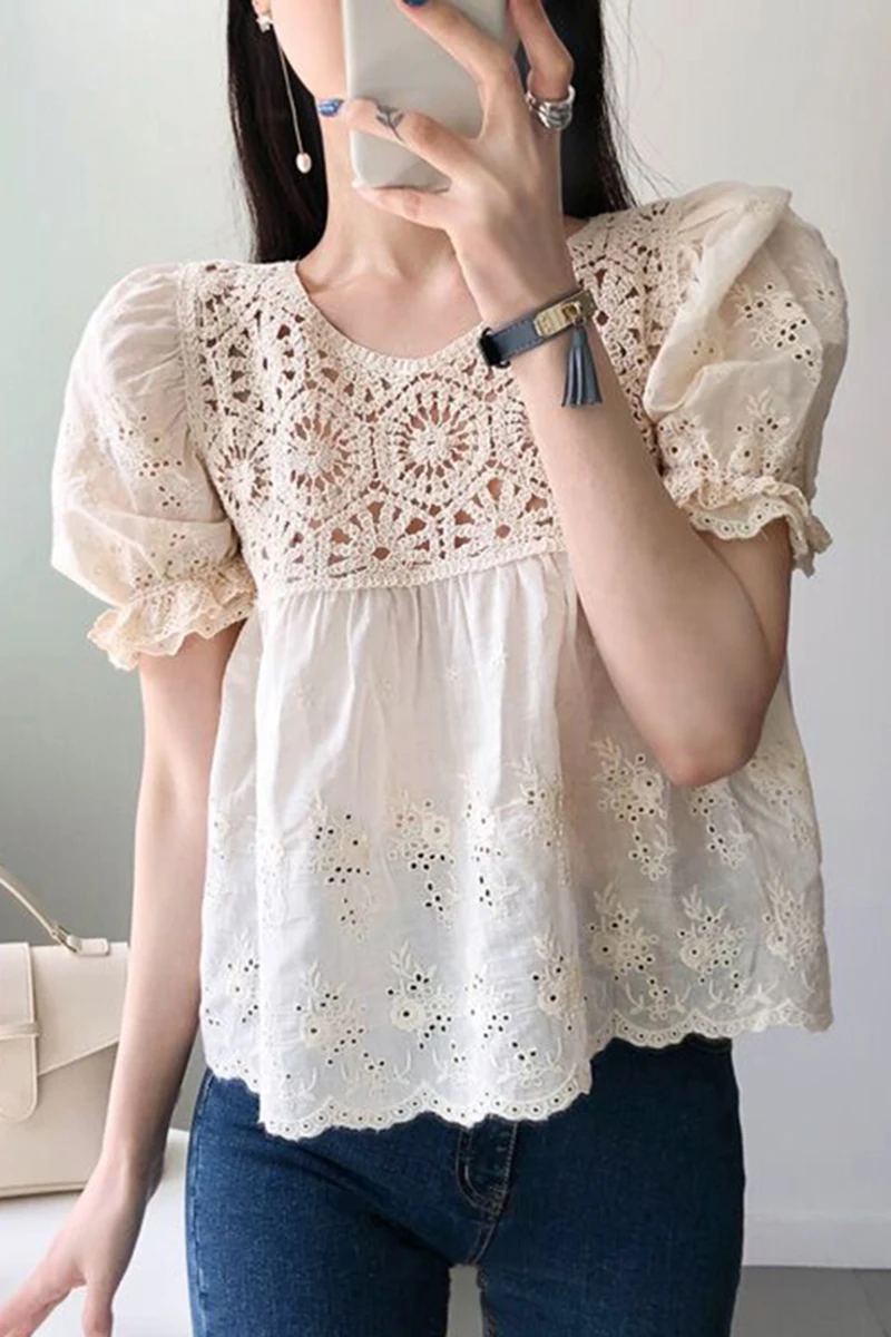 

Korejpaa Women Shirt 2021 Summer Girls French Sweet Round Neck Hollow Embroidery Stitching Design Loose Puff Sleeve Doll Blouses
