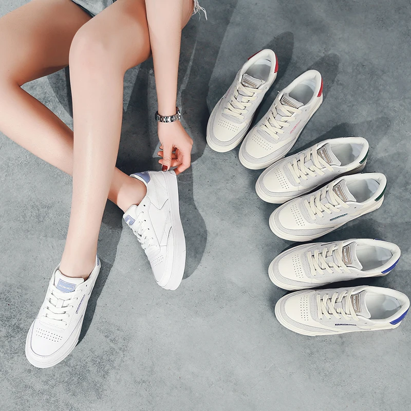 Женские кроссовки на шнуровке Белые Повседневные из сплит-кожи плоской подошве