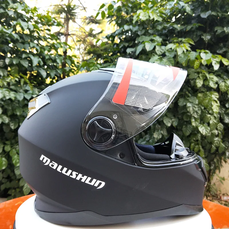 Мотоциклетный шлем с двойным козырьком внутри небольшие солнцезащитные очки на