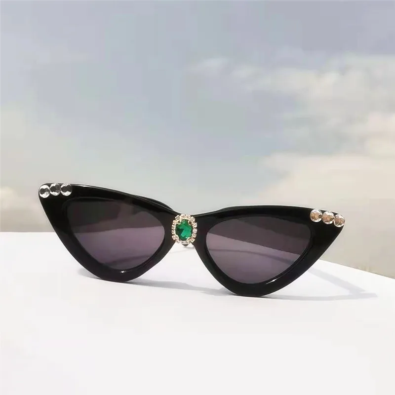 

2021 New Style Deluxe Diamond Cat Eye Sunglasses Sexy Fashion Women Crystal Diamond Sunglasses Women