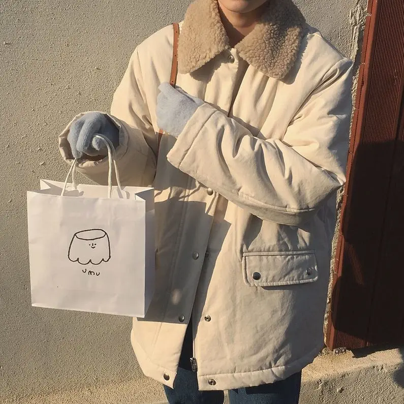 Новая теплая Женская куртка из меха ягненка с карманами и отложным воротником