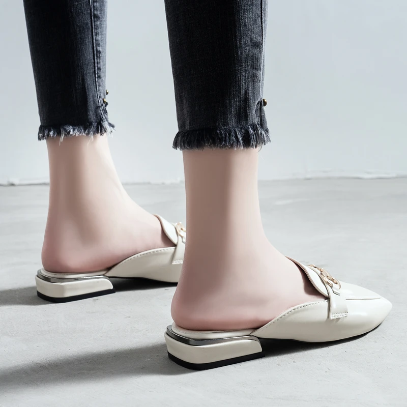 

Mules femme New summer 2021 Large Muller shoes Fangtou Half slippers low-heel Lazy shoes British style Small leather shoes