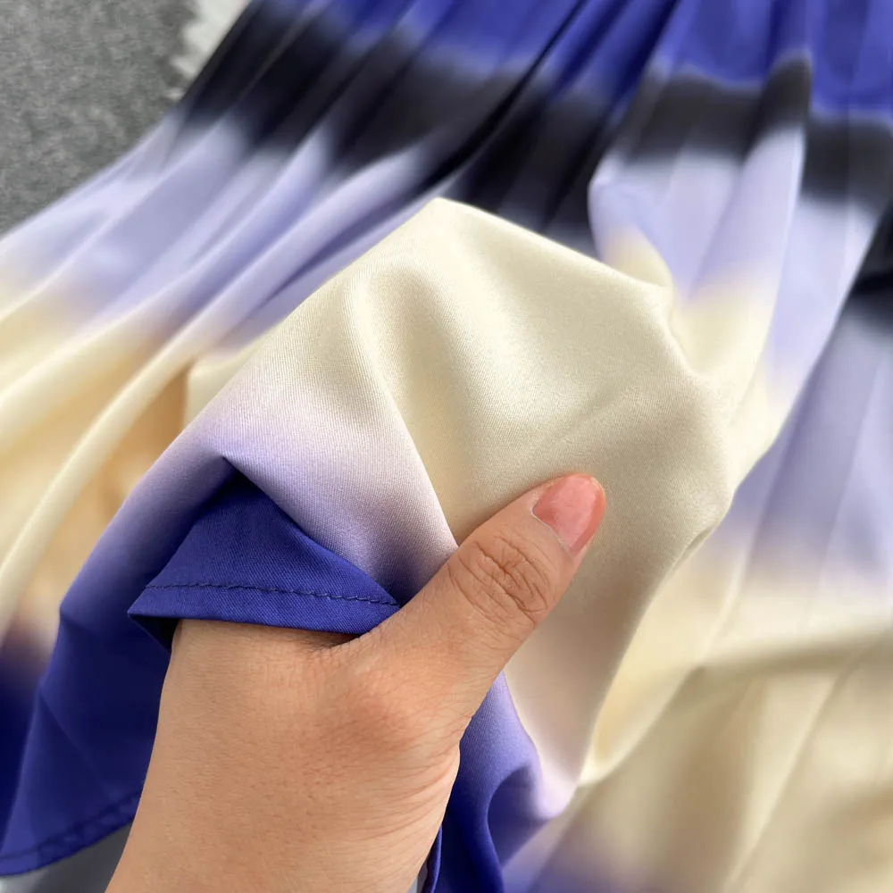 Женское трикотажное платье с ремнем элегантное плиссированное средней длины