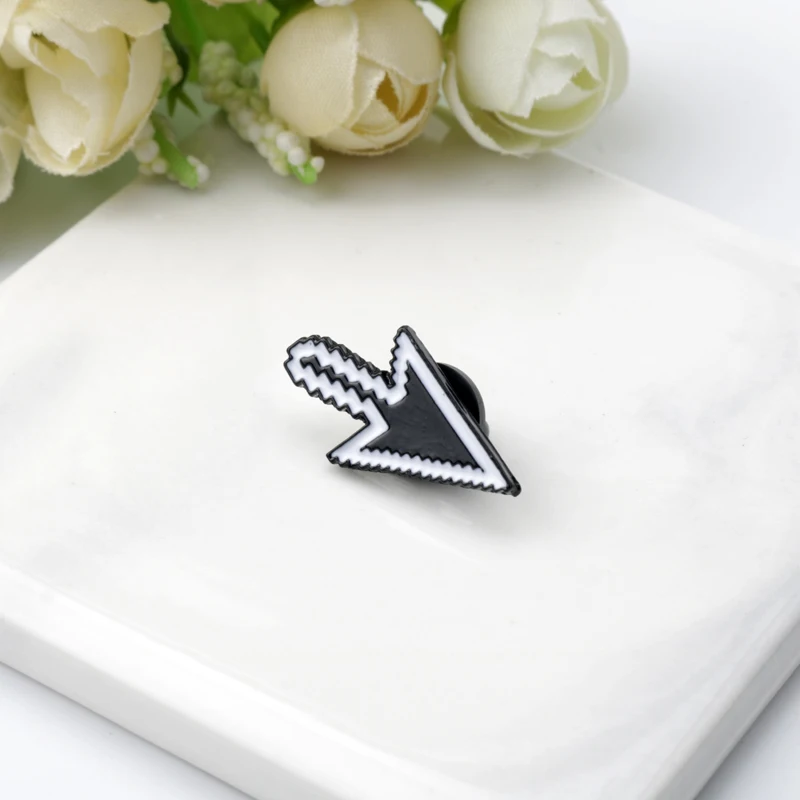

New Style Computer Mouse Arrow Pins Creative Black White Cursor Brooch Shirt Bag Lapel Badge Enamel Pin for Gift