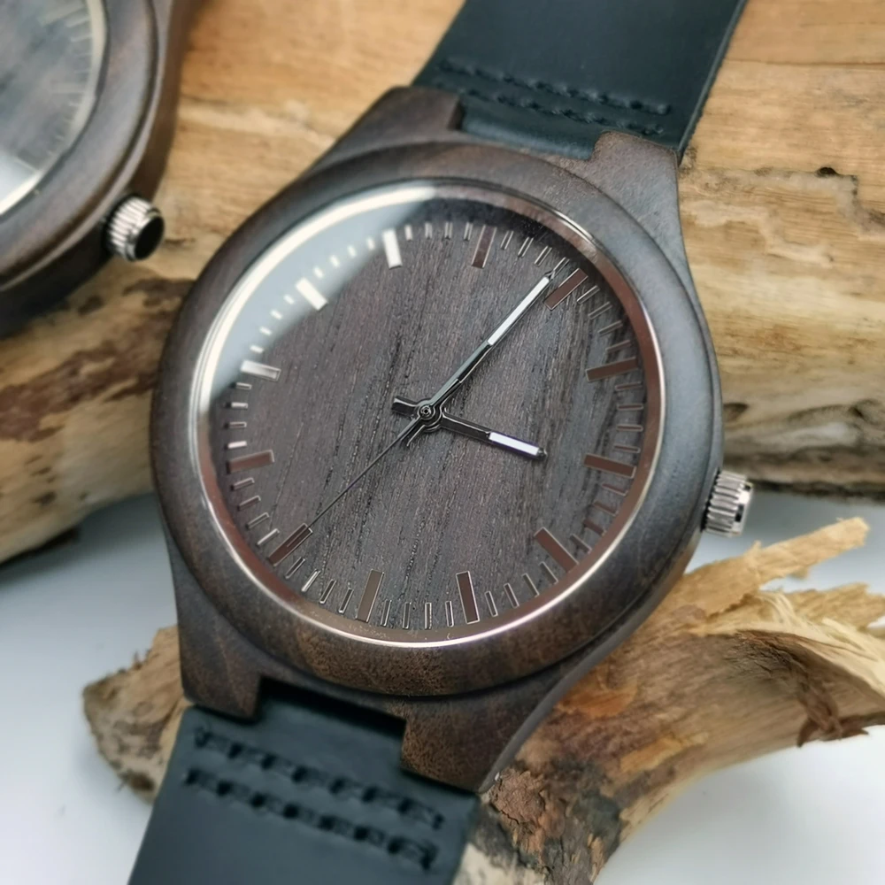 Моему мужу красивые деревянные часы с гравировкой значимым сообщением резьбой