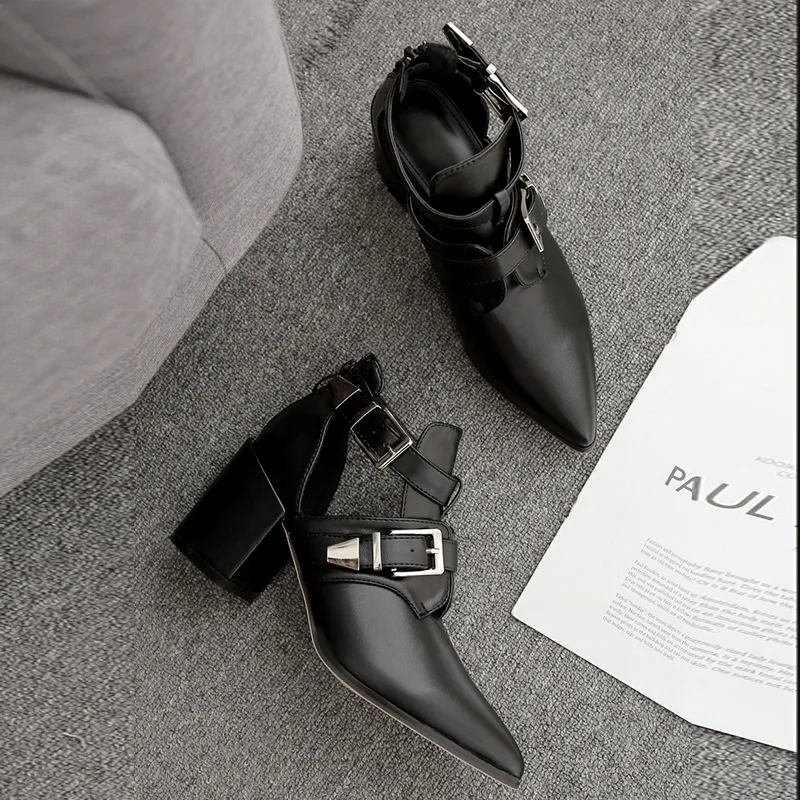 Новинка 2020 года Женские черные ботильоны Обувь с заклепками и пряжкой на ремешке
