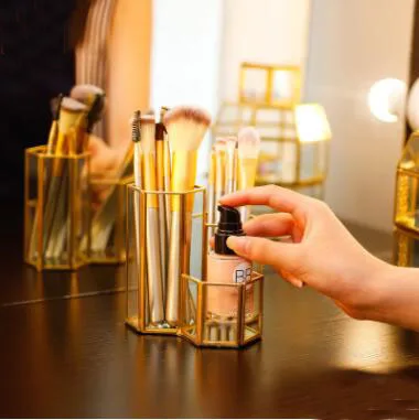 Прозрачная стеклянная шкатулка для украшений с геометрическим рисунком