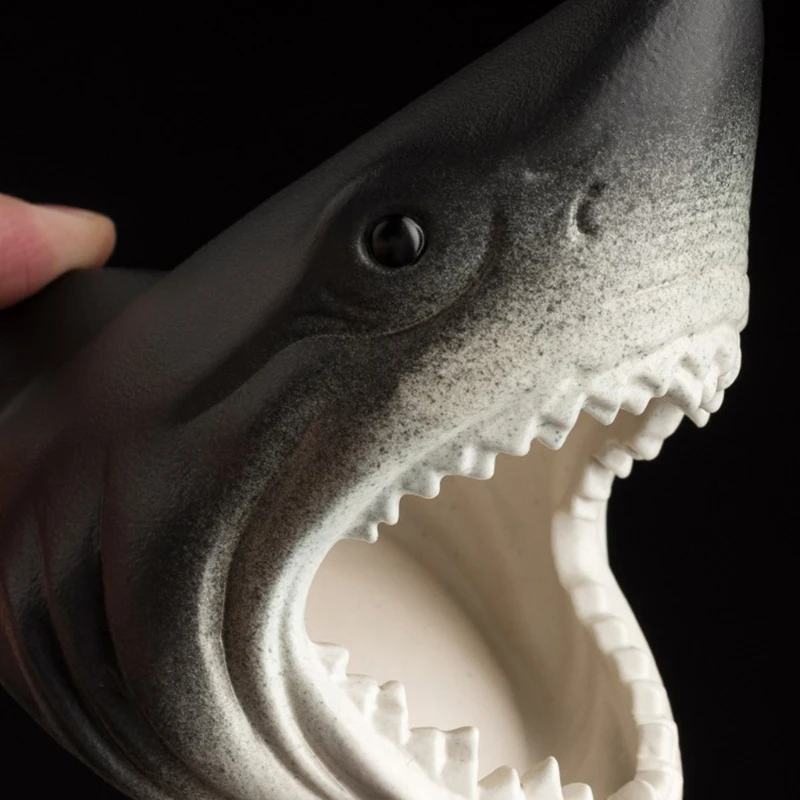 

Creative Shark Head Shape Ashtray Desk Crafts Decorative Portable Decorative Ash Tray Cigarette Holder Tobacco Smoking