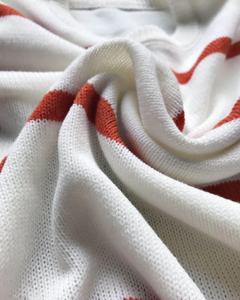 Женский свитер с круглым вырезом полосатый подбором цветов Осень-зима 2020 |