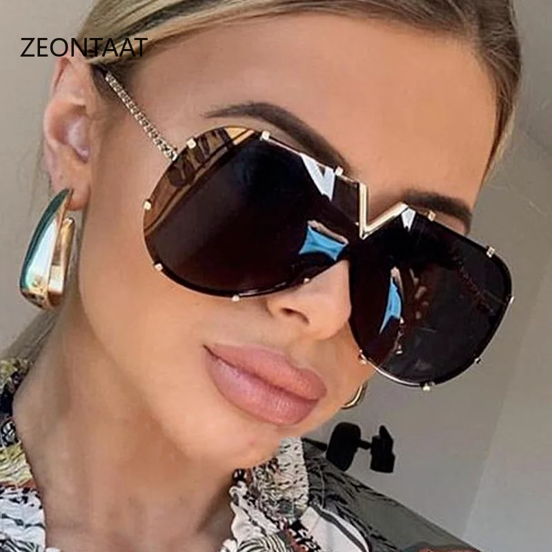 

2021 Fashion One Piece Shield Black Sunglasses for Women Vintage Oversized Paw Sun Glasses Men Uv400 Hip Hop Punk Eyewear