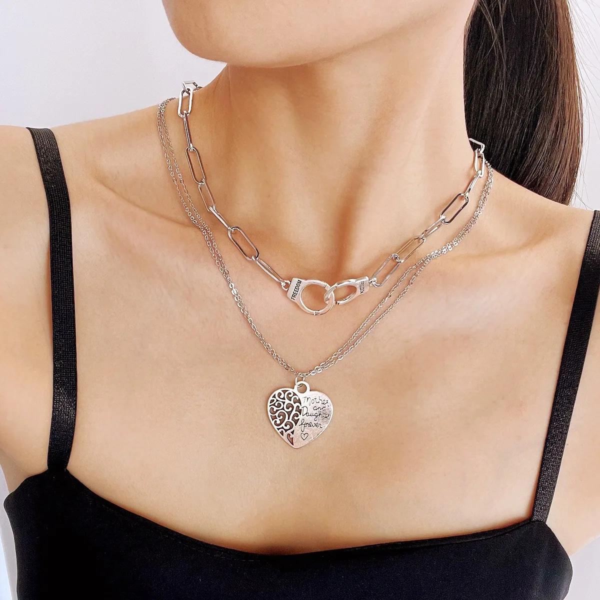 

Heart-shaped Tree of Life Pendant Necklace for Women Mother and Daughter Forever Handcuffs Chain Necklace Mom Gift Jewelry