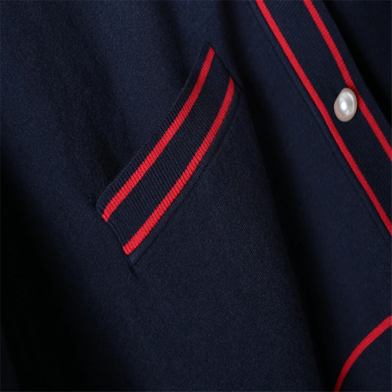 Женский кардиган в полоску свободный винтажный с карманами и вышивкой виде флага