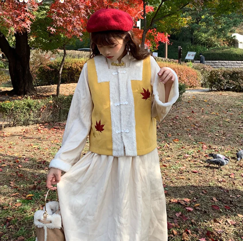 Жилет с вышивкой в виде кленового листа старинном стиле пряжкой куртка для