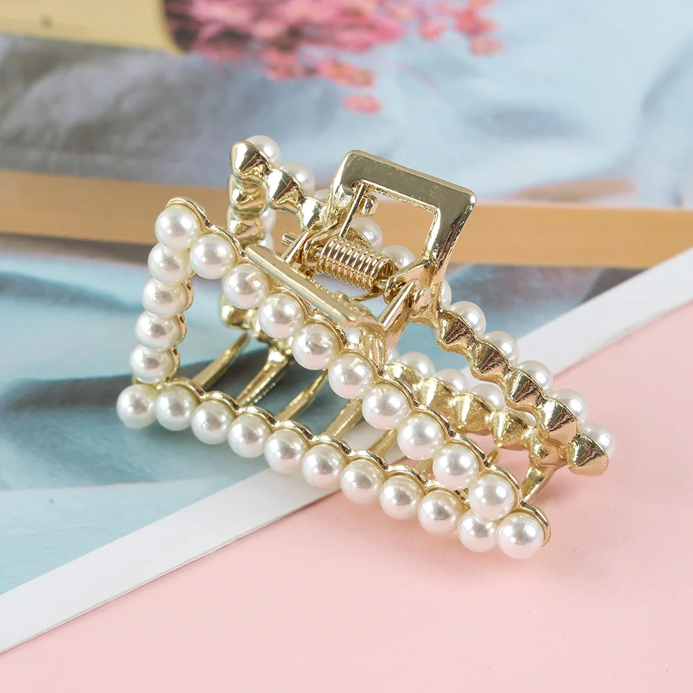

Fashion Girl Claw Geometric Imitation Pearl Hairpin Crab Retro Triangle Shape Crystal Hair Clips Hair Accessories For Women