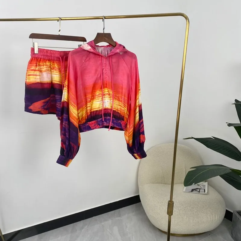 

High Quality Suit New Summer Women Fashion Sunset Colorful Print Long Sleeve Hooded Tops Shorts Set 2021