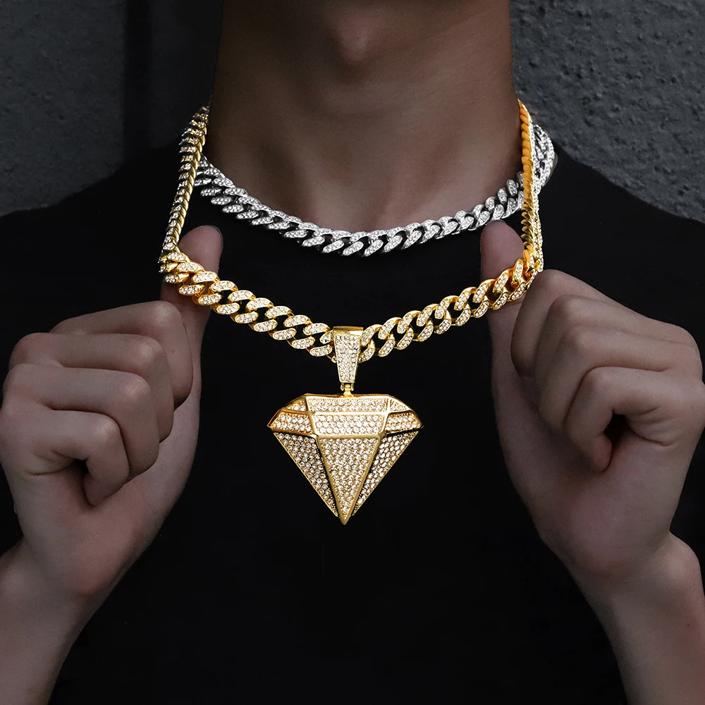 Ожерелье с кулоном со сверкающими кристаллами 13 мм