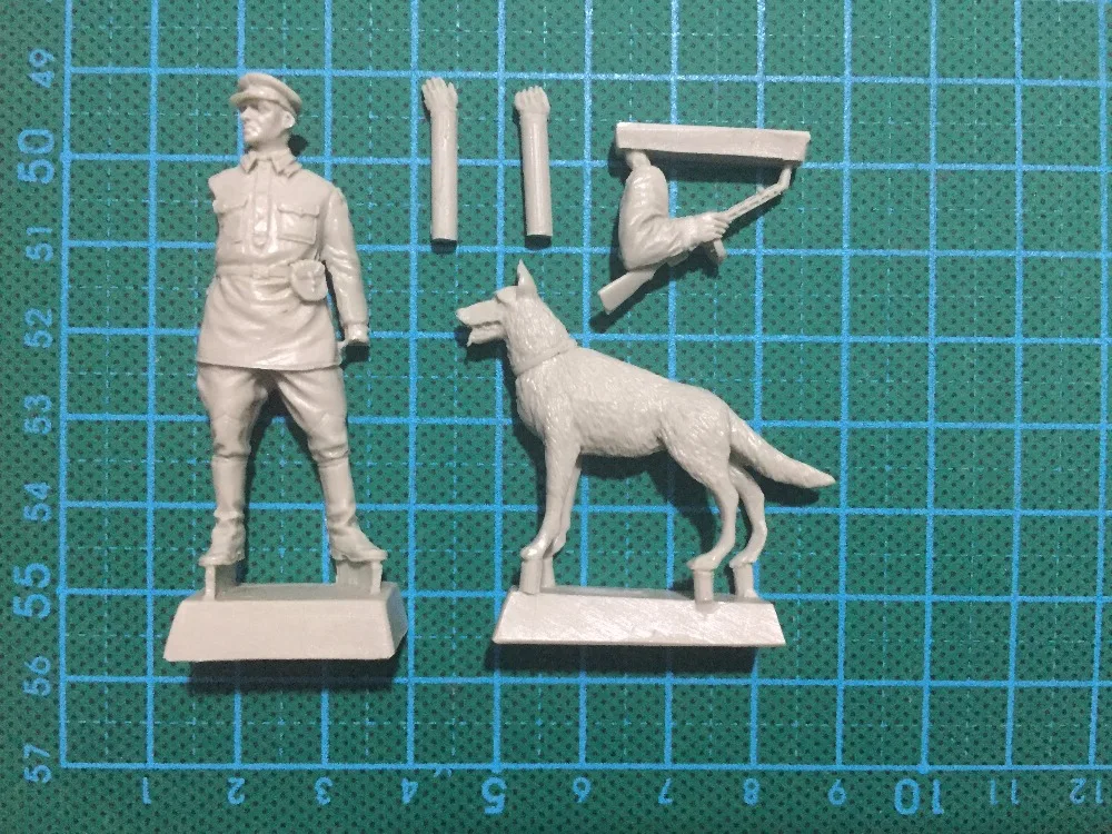 1/35 полимерная модель строительный комплект фигурка сотрудника с собакой |