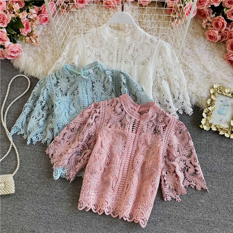 Chic Women's Royal Style Cutout Lace Shirt Top Sweet Spring New Short Design Lace Blouse Top TN608