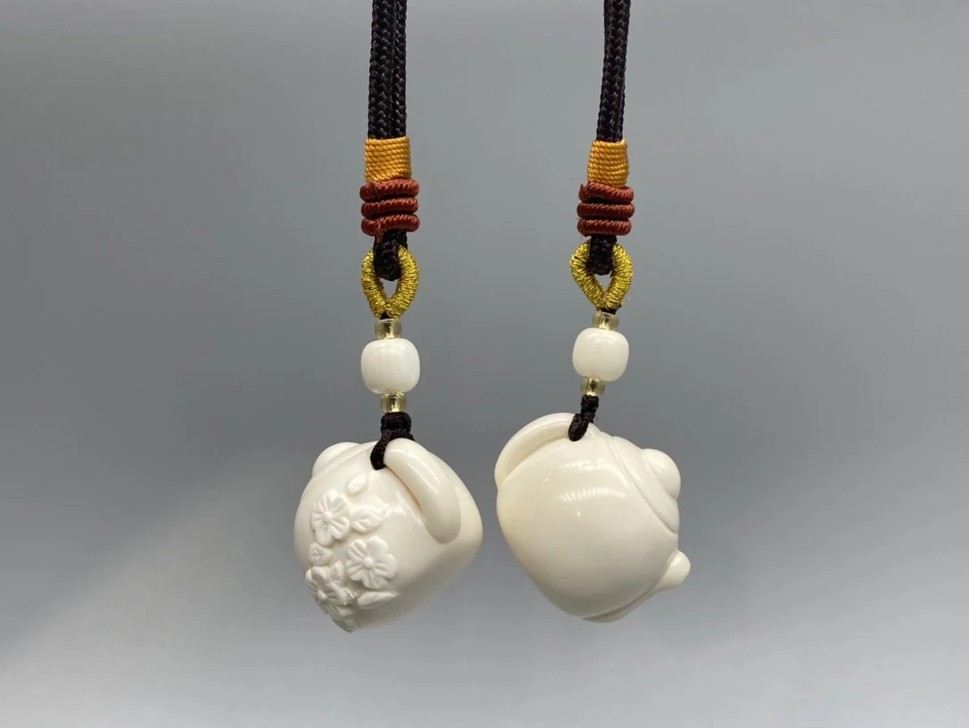 

Mammoth Ivory Small Pendant Teapot Crane Shou Figure Tooth Comb Round Treasure Box Exquisite Culture Line Engraved Craft Buddhis