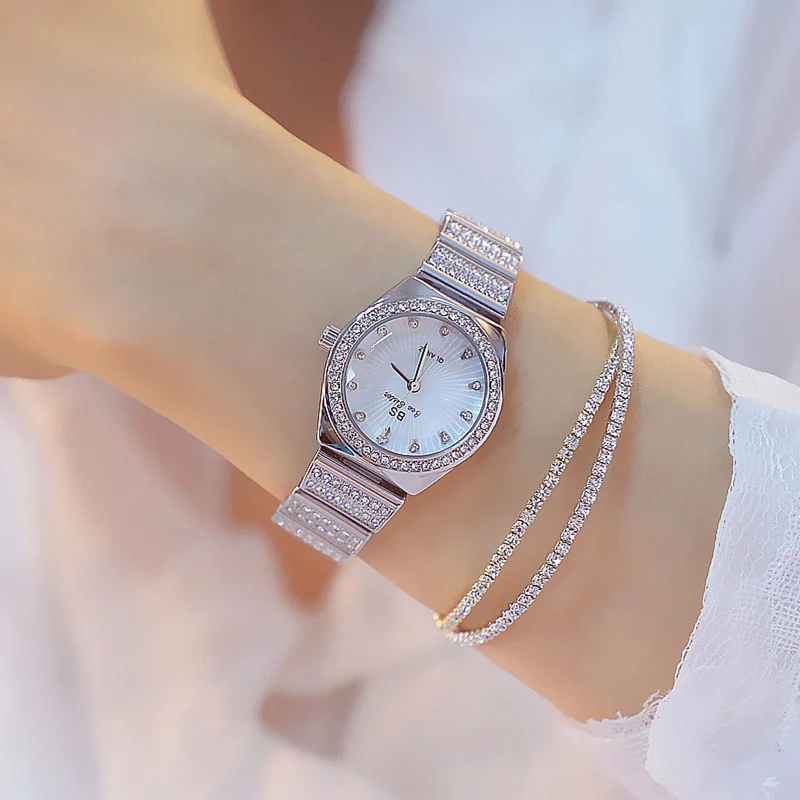 Женские повседневные кварцевые часы наручные золотого цвета с цветком и