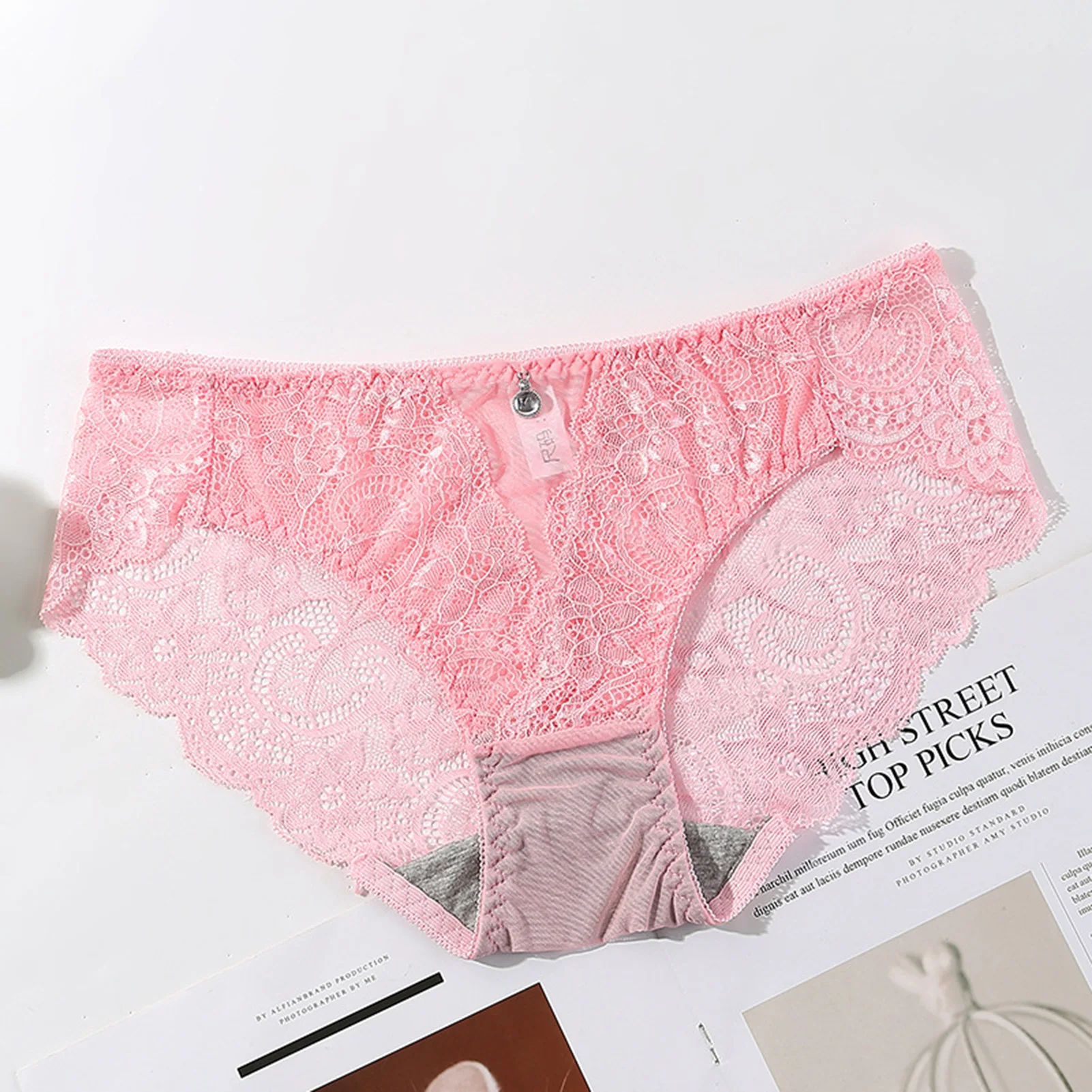

Mid-Waist Plus Size Ladies Panties Hollow Ultra-Thin Breathable Seamless Lace Panties A66