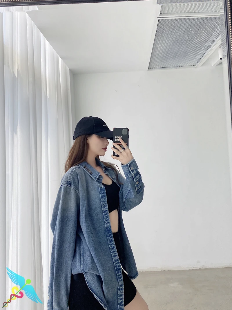 

Sexy WELLDONE Jackets Women Fashion Neckline Metal Sequined Casual Blue Jean Jacket We11 Done Full Solid Cropped Coats