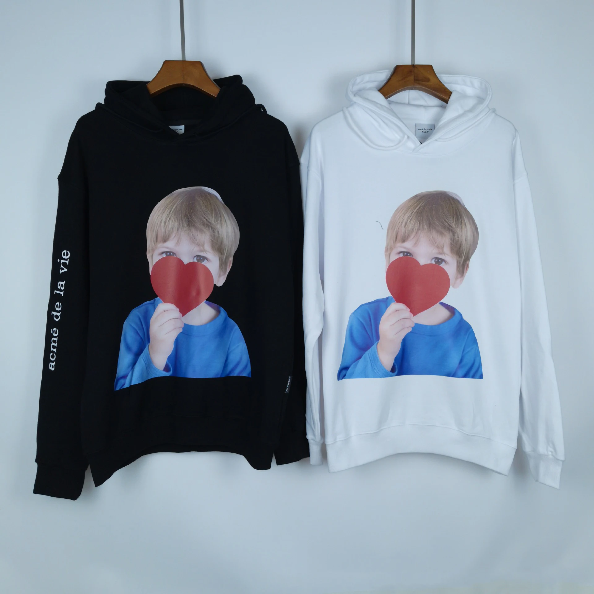 

Hoodies & Sweatshirts