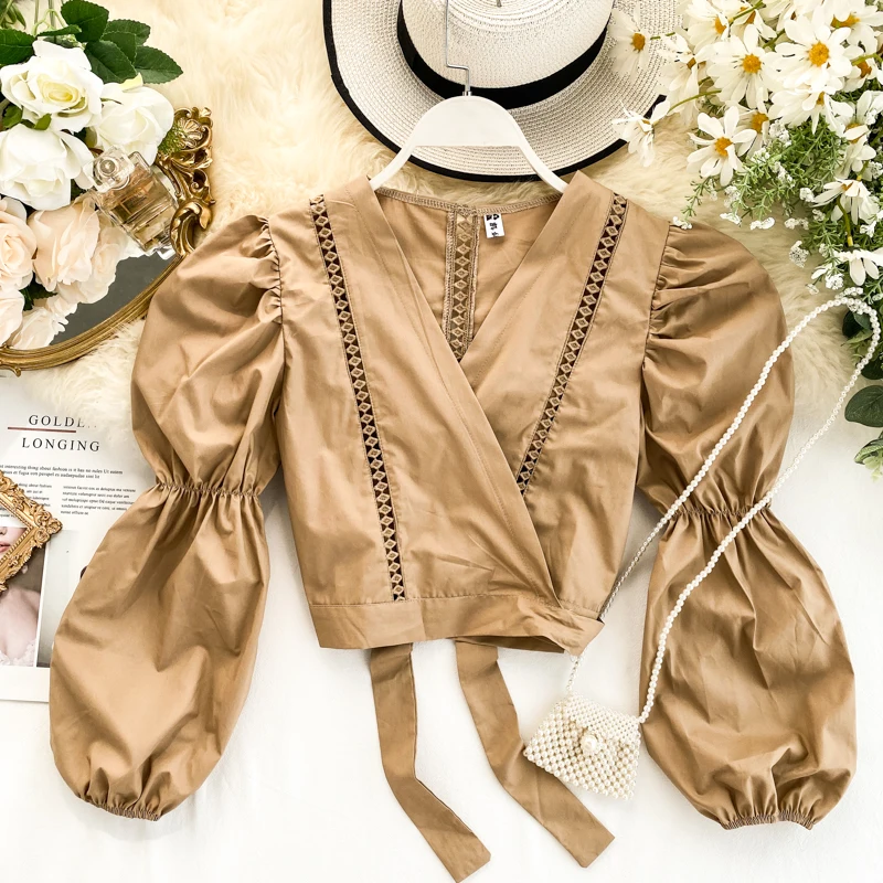 Женская блузка с большими пышными рукавами осенняя короткая однотонная